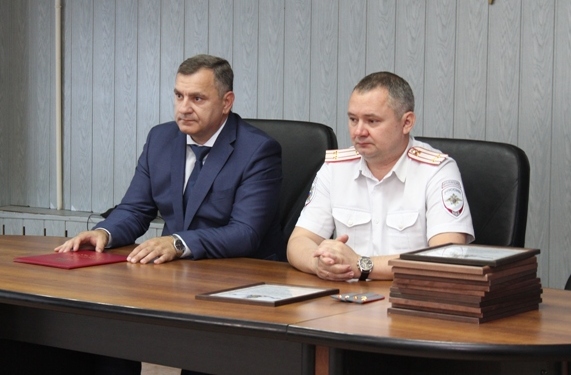 Александр Морозов поздравил сотрудников службы ГИБДД ОМВД России по городу Пыть-